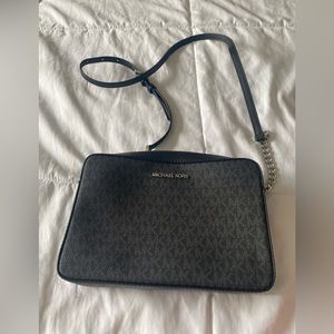 Black Michael Kors medium jet set crossbody